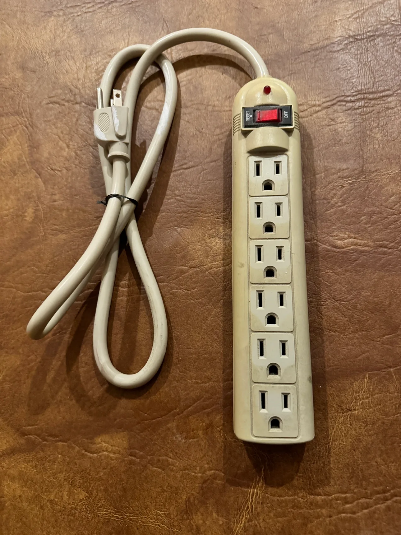 ❤️6 Outlet Power Bar thumbnail