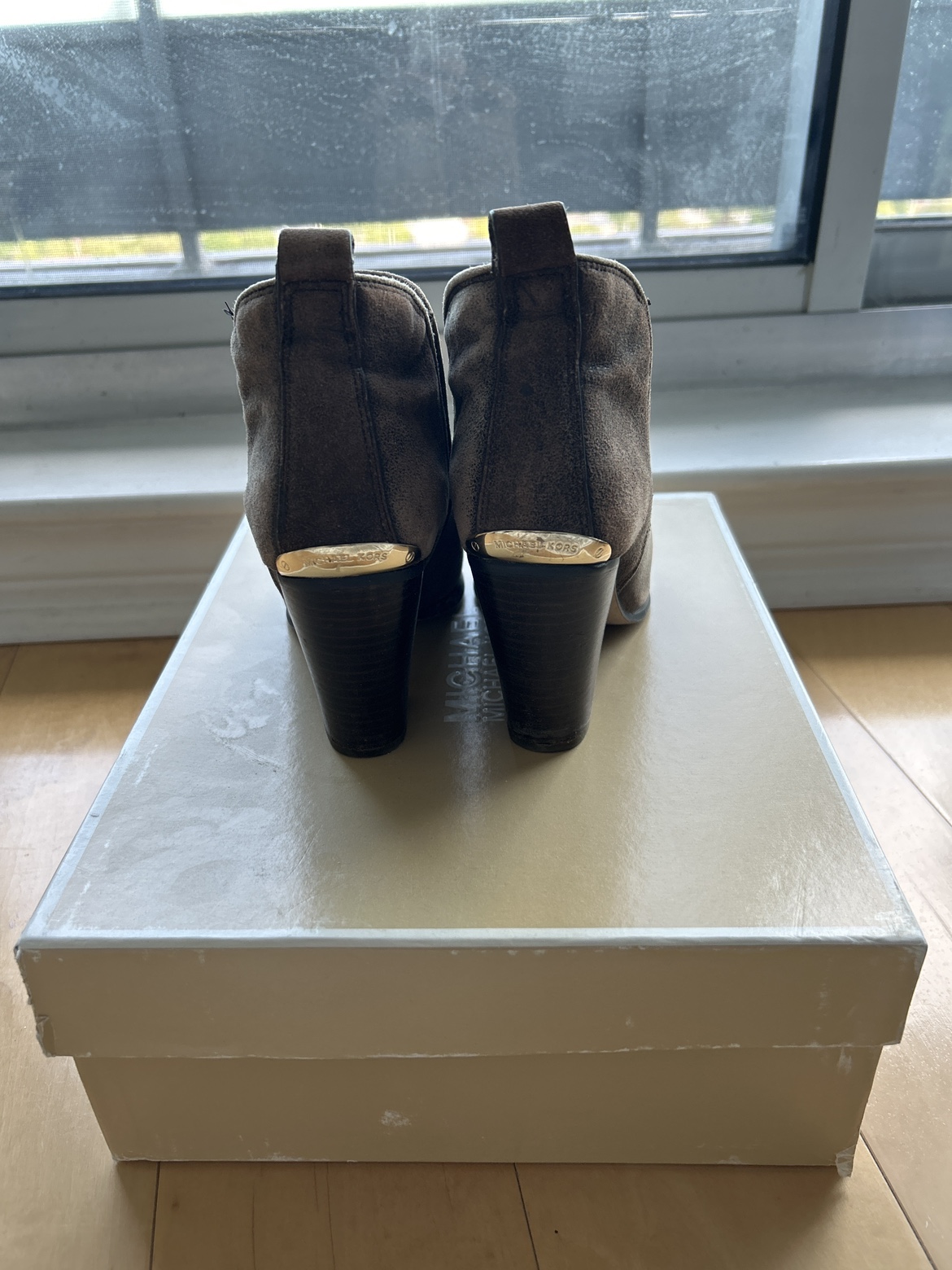 Michael Kors booties 5.5M - photo 3