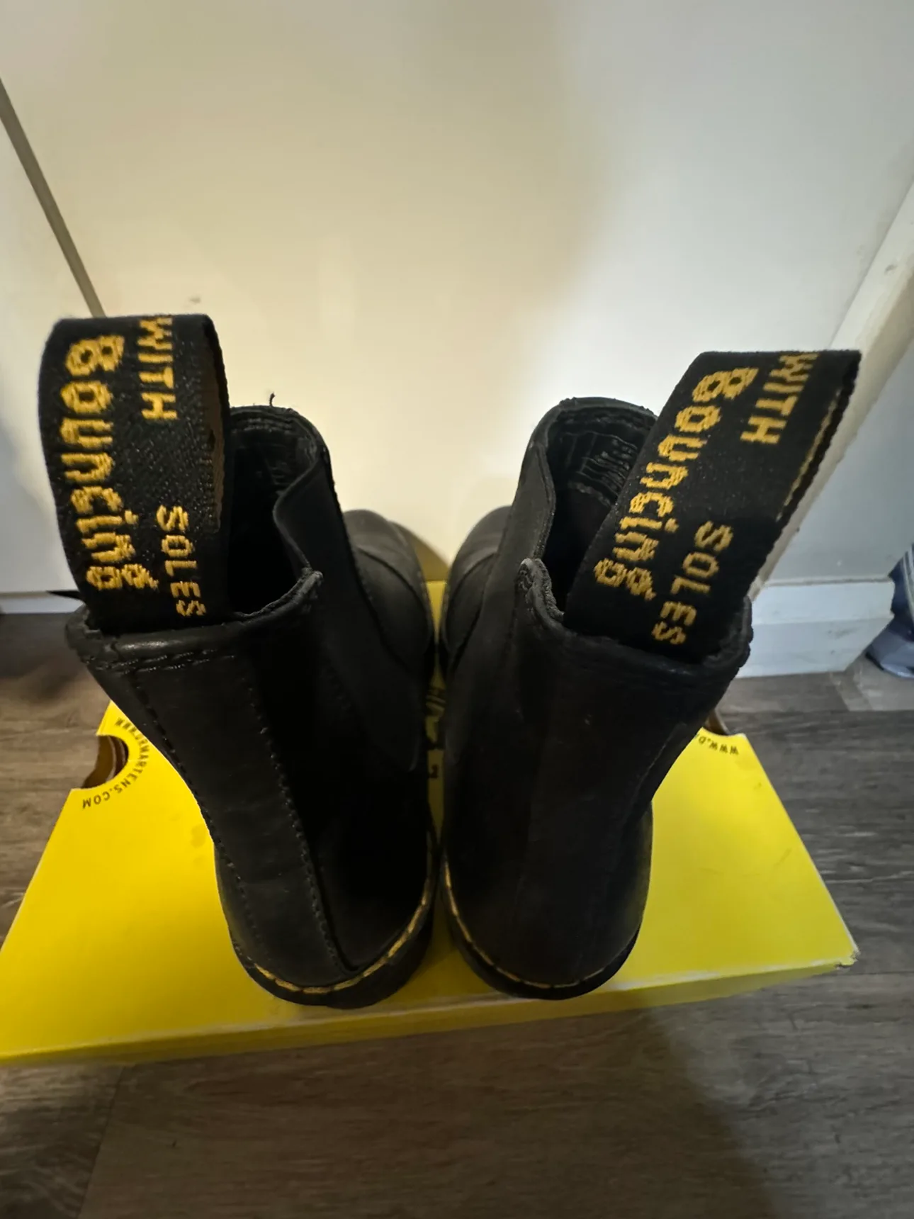 Dr. Martens Chelsea Boots image indicator(3)