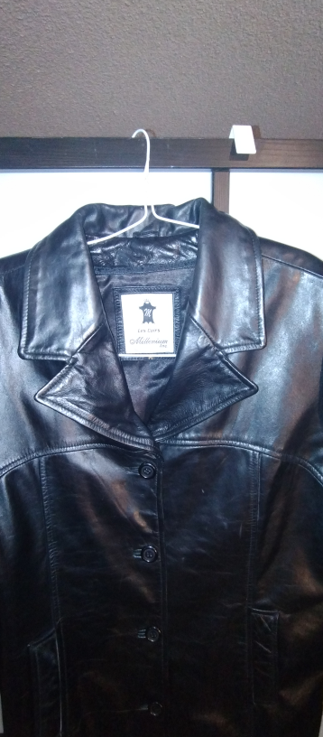 Beautiful Leather Jacket - photo 2