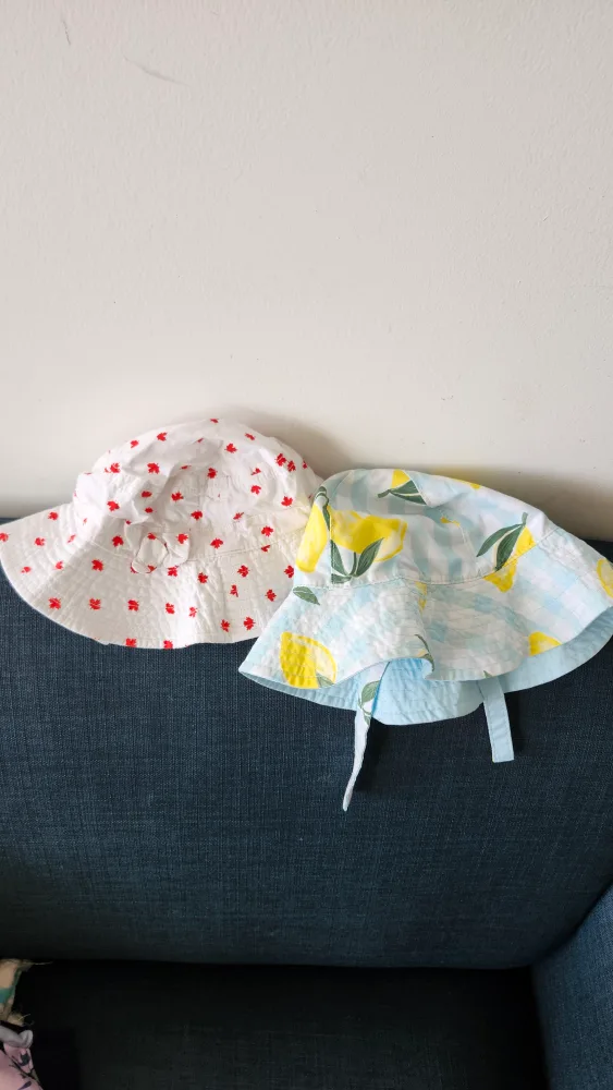 Two Sun Hats image indicator(2)