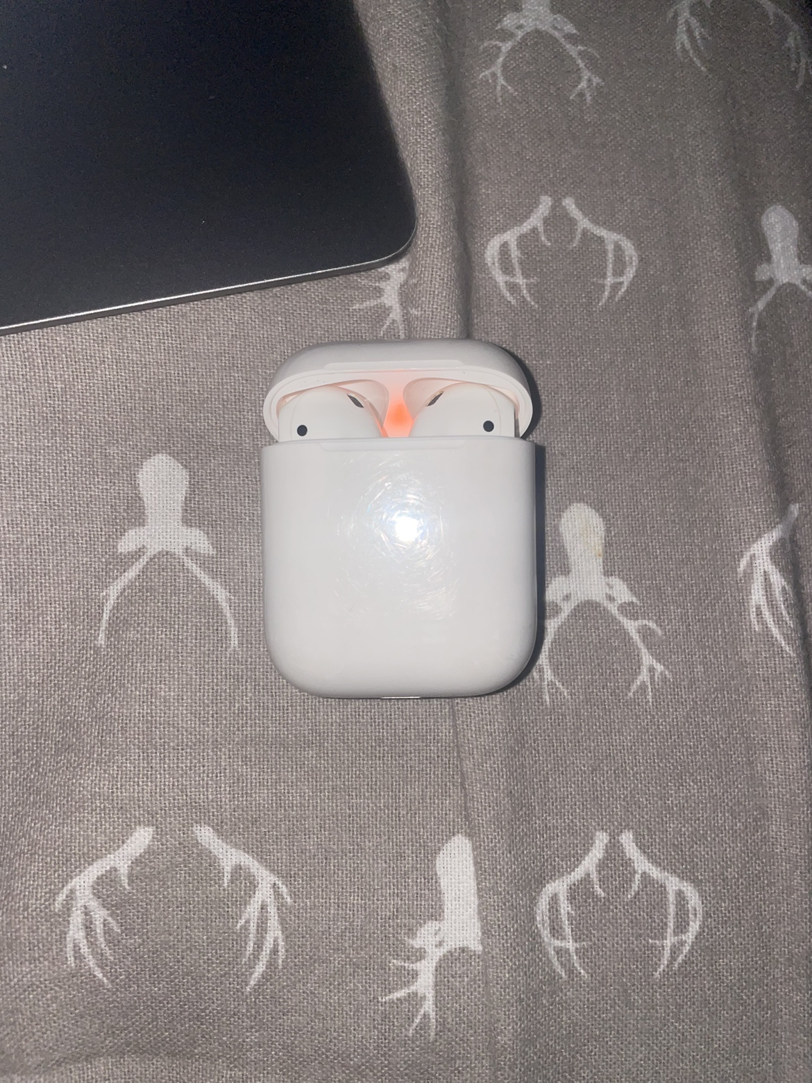 Apple AirPods (1st Generation)