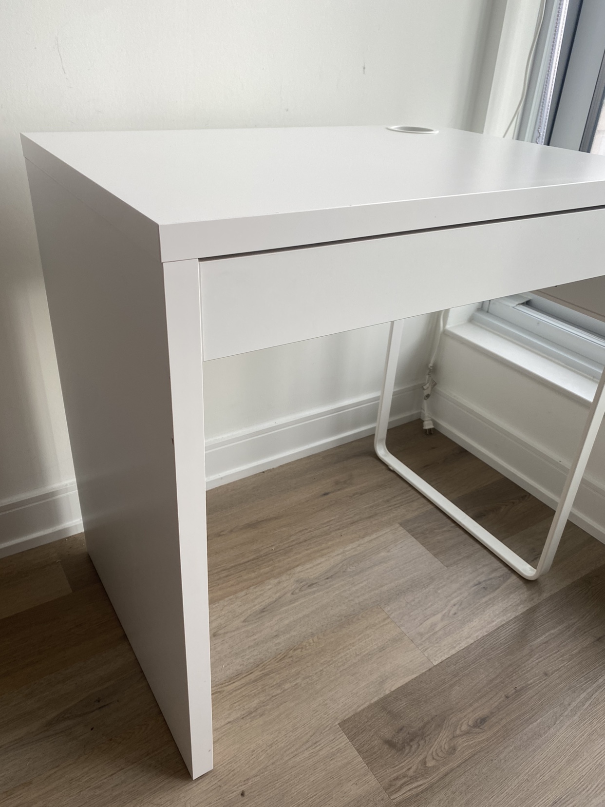 White Desk with Drawer - photo 4