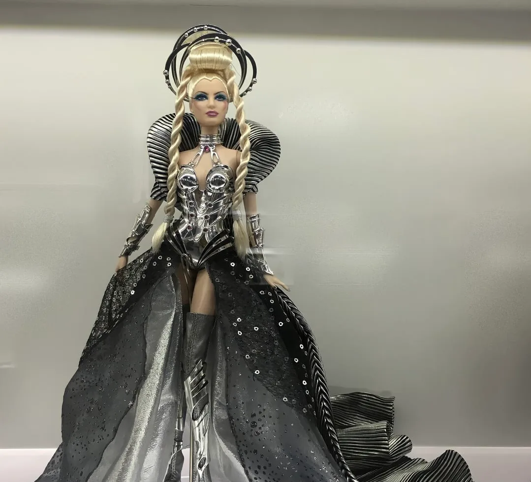 Barbie Collector's Edition - Goddess of the Galaxy image indicator(2)