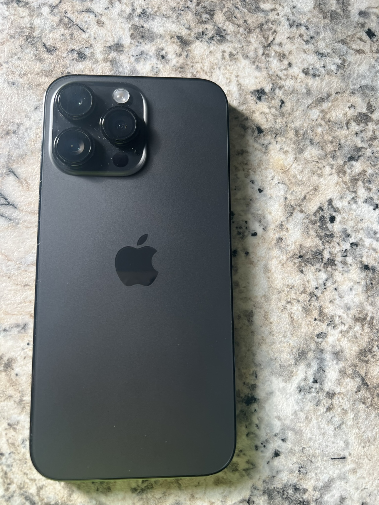 iPhone 14 Pro Max - photo 2