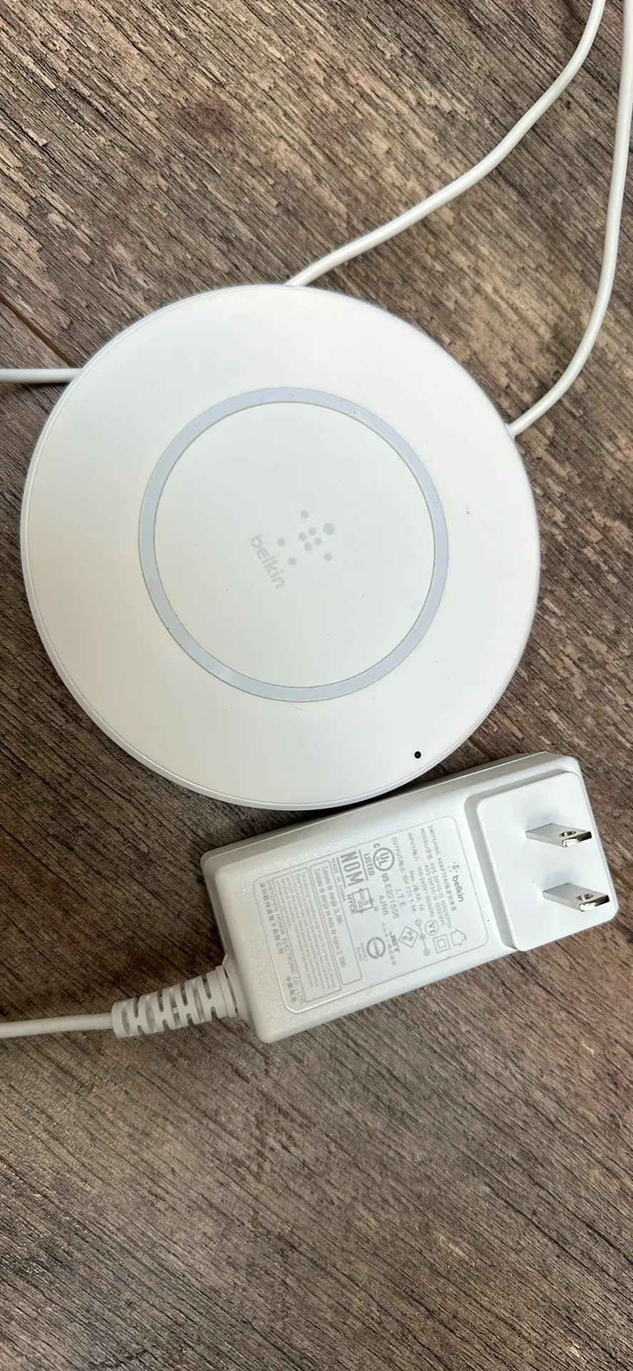 2 Belkin Wireless Chargers image indicator(3)