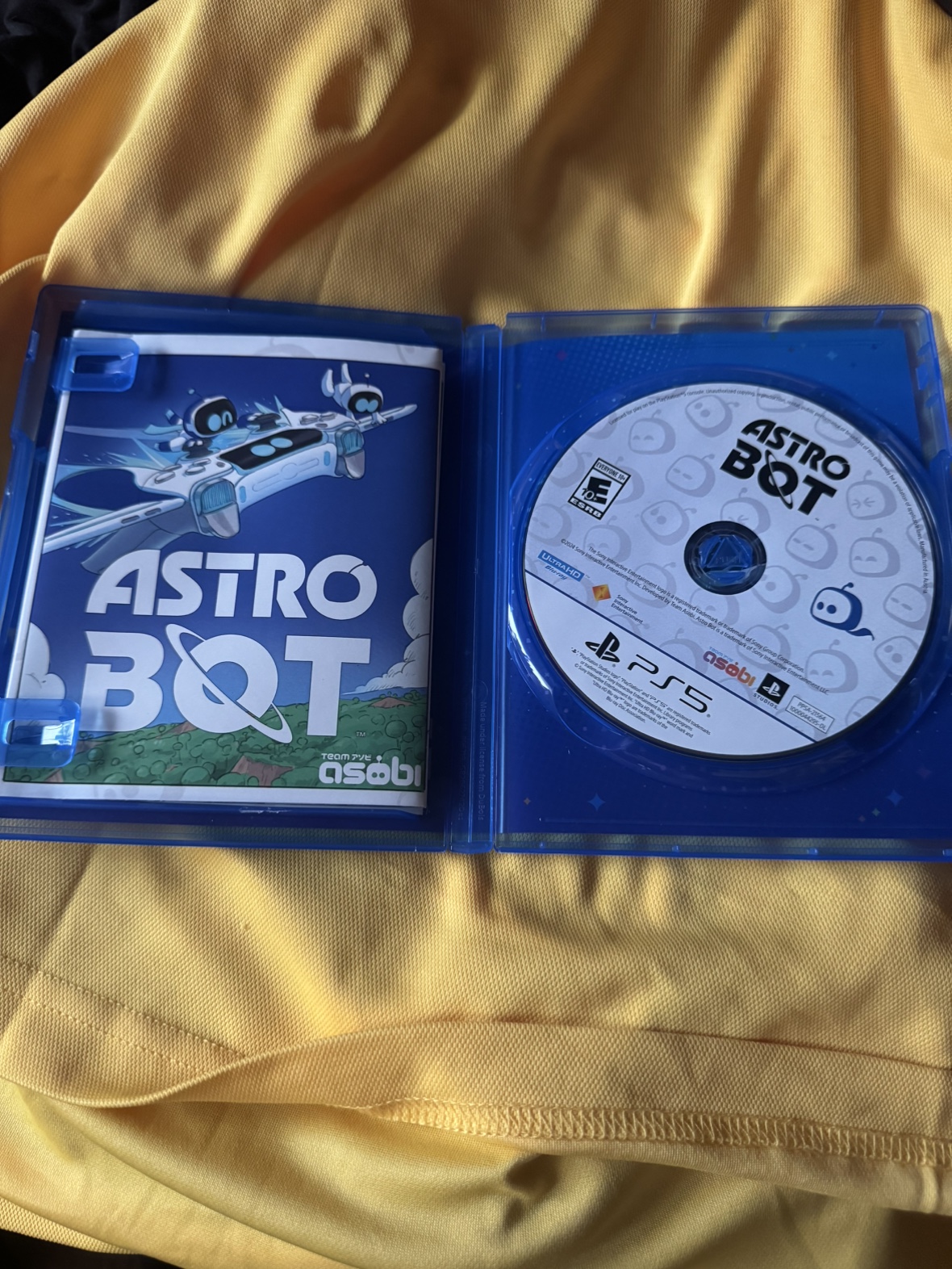 Astro Bot With Poster - photo 2