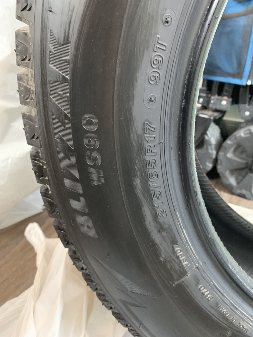 4 winter tires 215/65R17 Bridgestone Blizzak WS90
