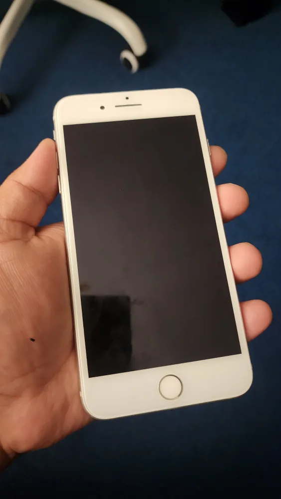 iPhone 8+ Unlocked 64gb SILVER image indicator(2)