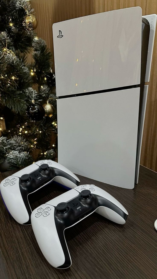 PlayStation 5 Console With Two Controllers And Charging Station