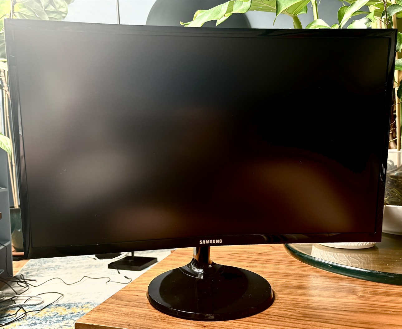 Samsung 24” Curved Monitor with stand
