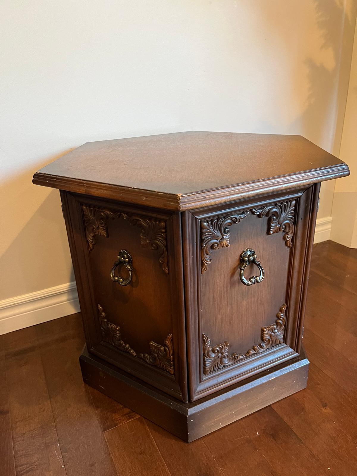 Octagonal End Table - photo 4