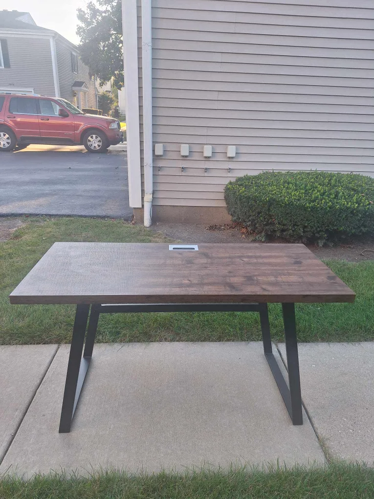 Stylish Modern Wood Desk thumbnail