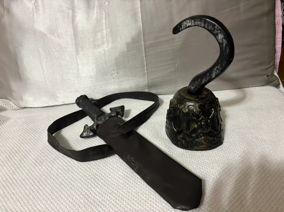 Pirate Captain Costume. image indicator(3)