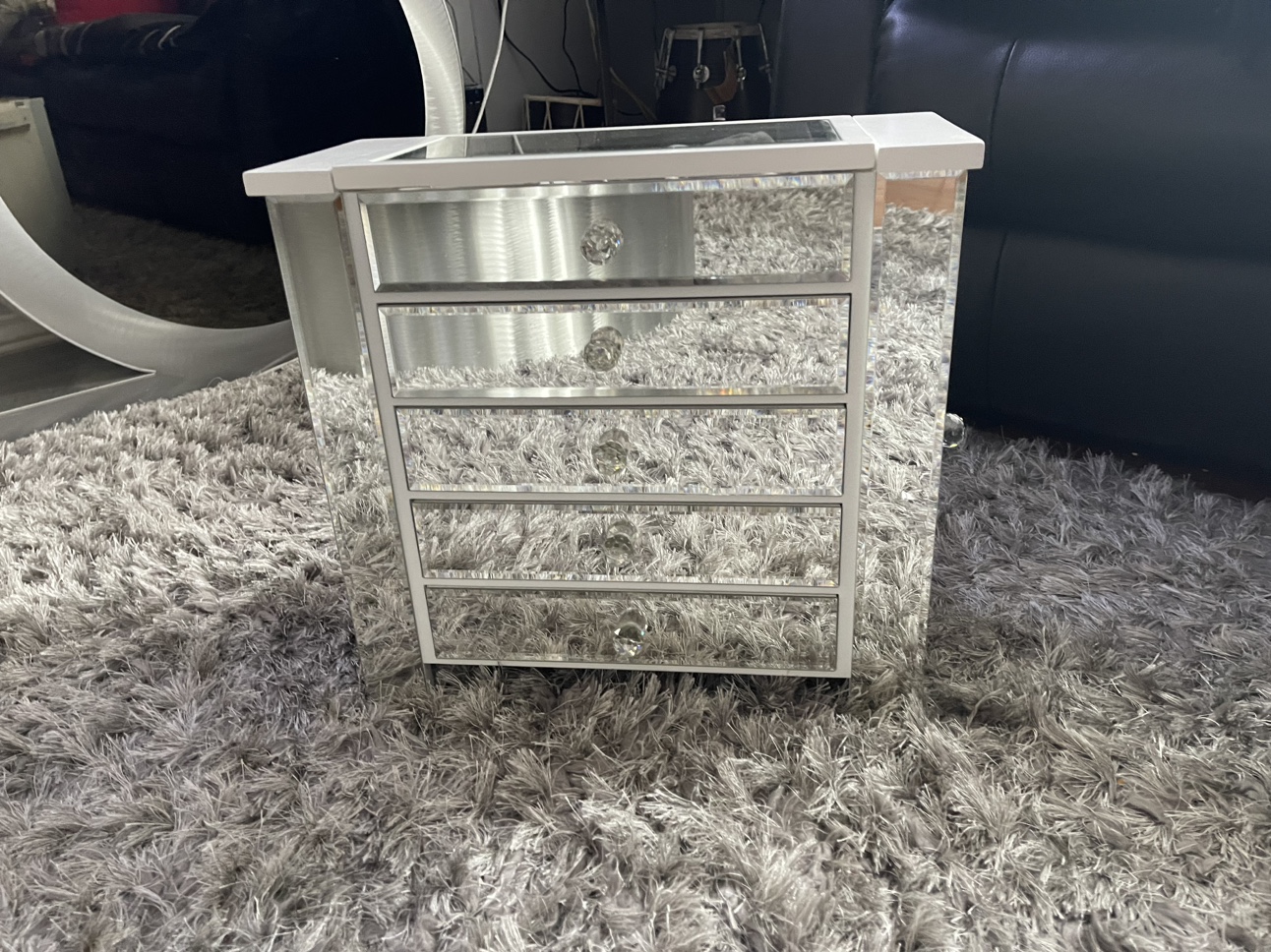 Mirrored jewellery dresser