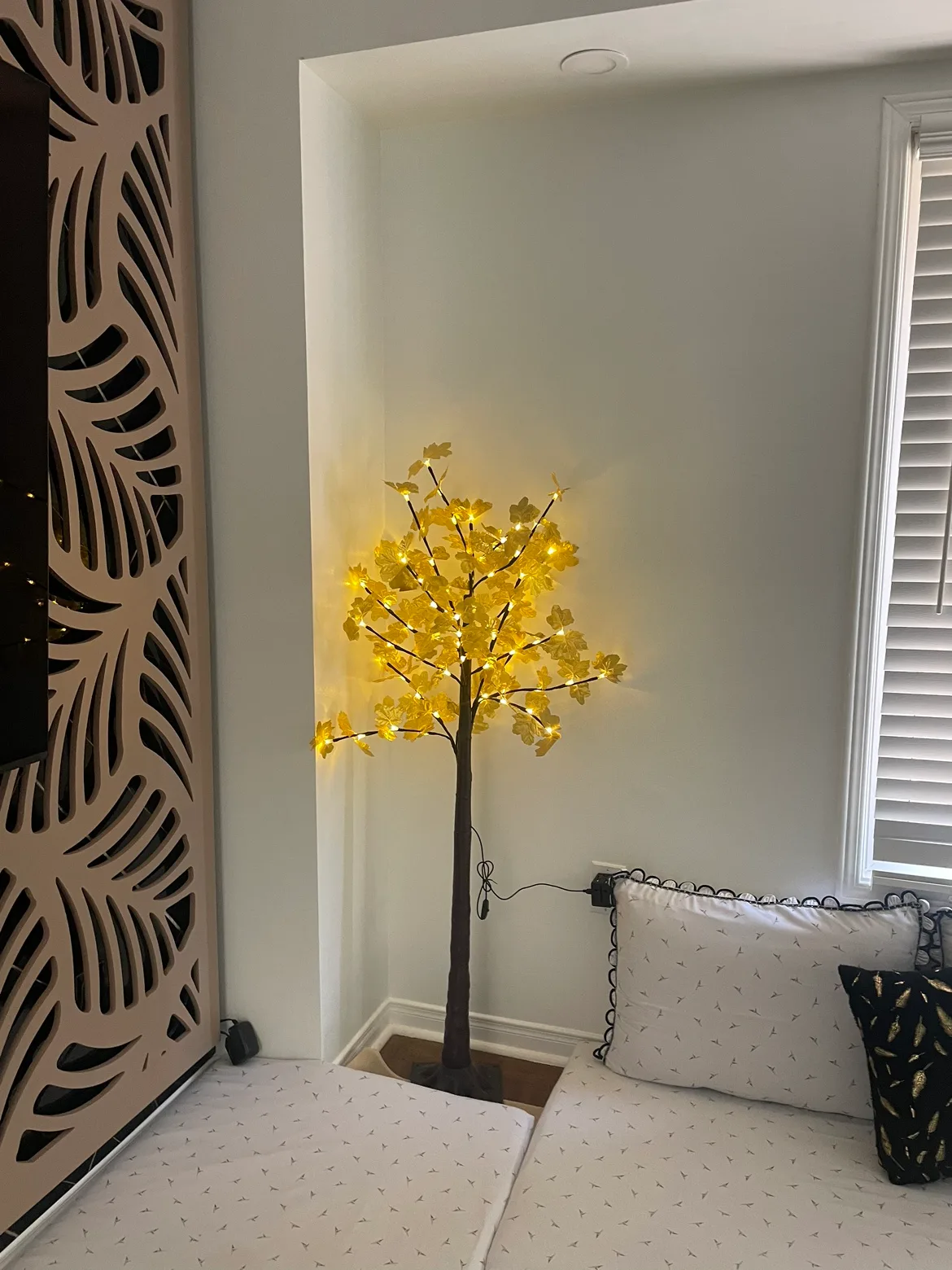 Golden maple leaf Tree with Lights image indicator(8)