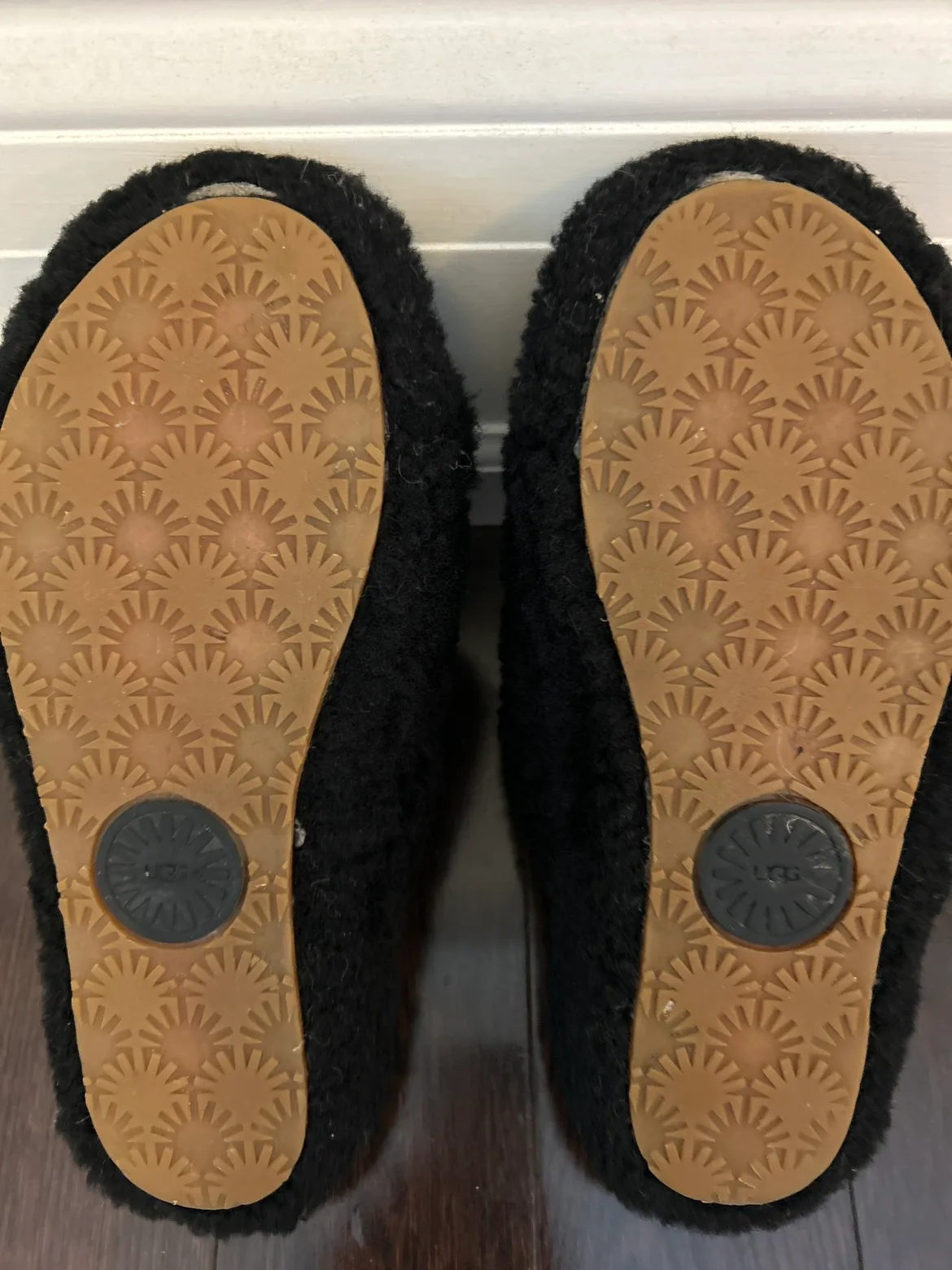 UGG Black Fluffy Slides image indicator(4)