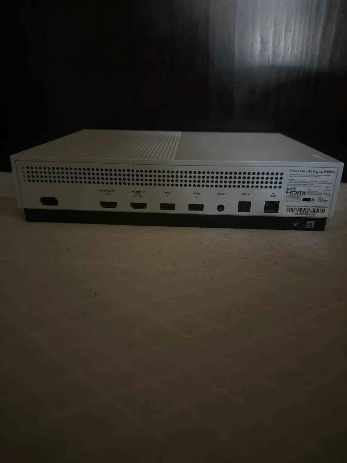 Xbox One S All Digital Edition image indicator(2)