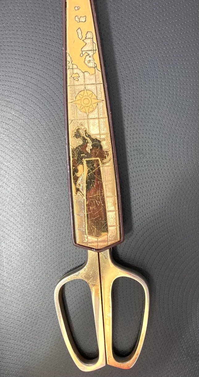 ✨Antique Brown & Bigelow Scissors image indicator(5)