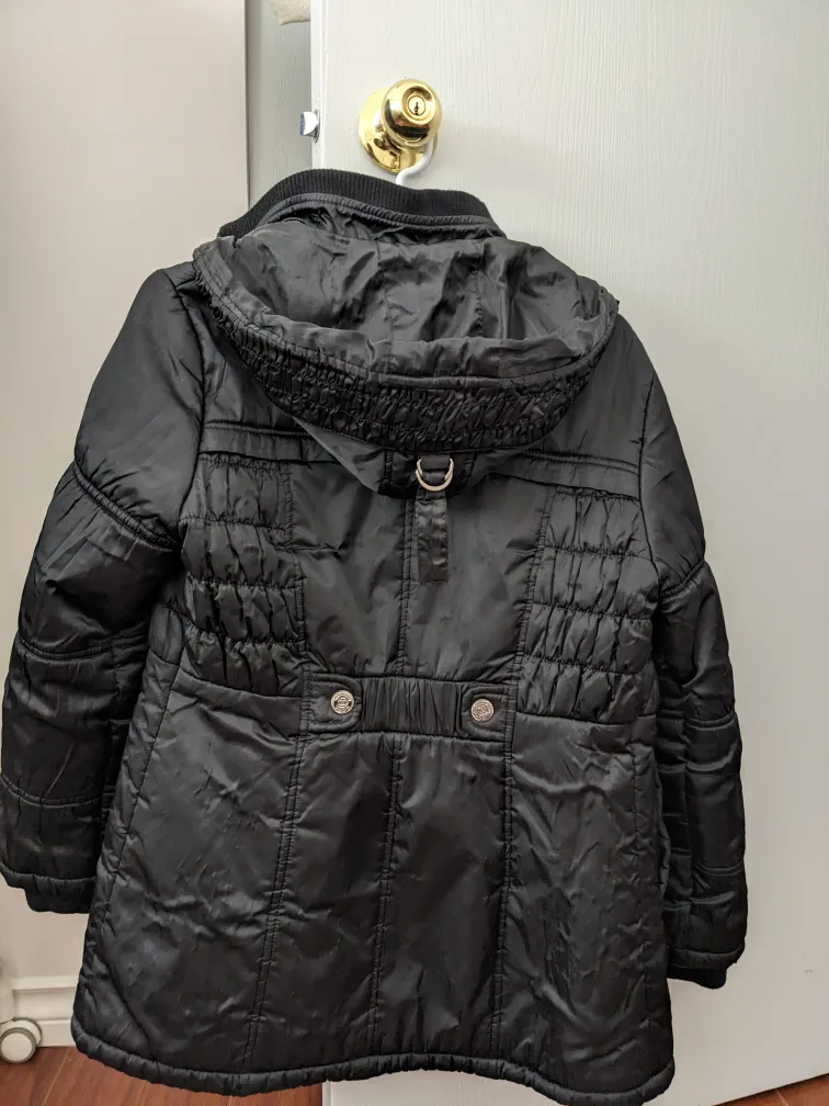 water resistant puffy black jacket image indicator(2)