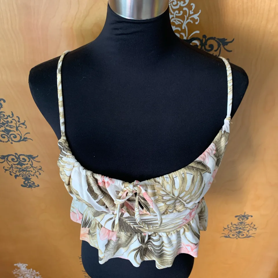 NEW Spaghetti Strap Crop Top image indicator(4)