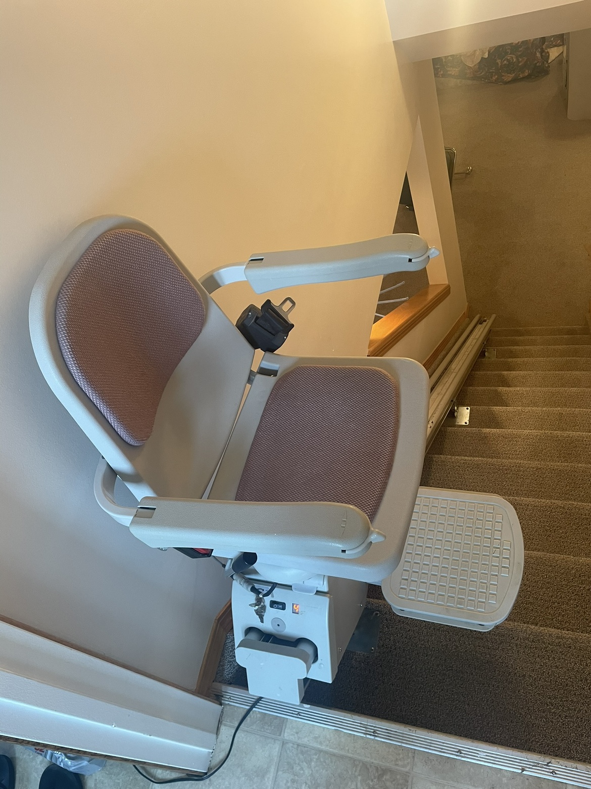 Chair lift for stairs