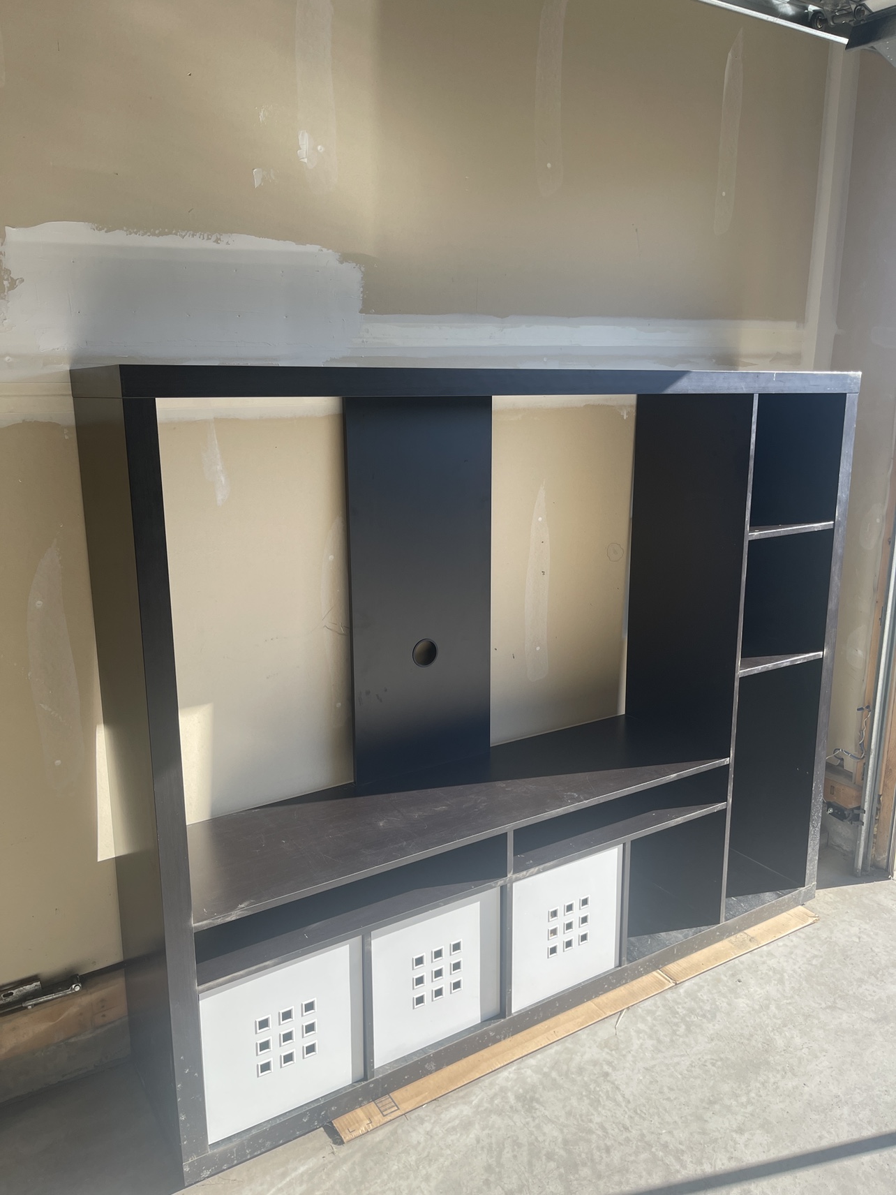 TV Stand - photo 2