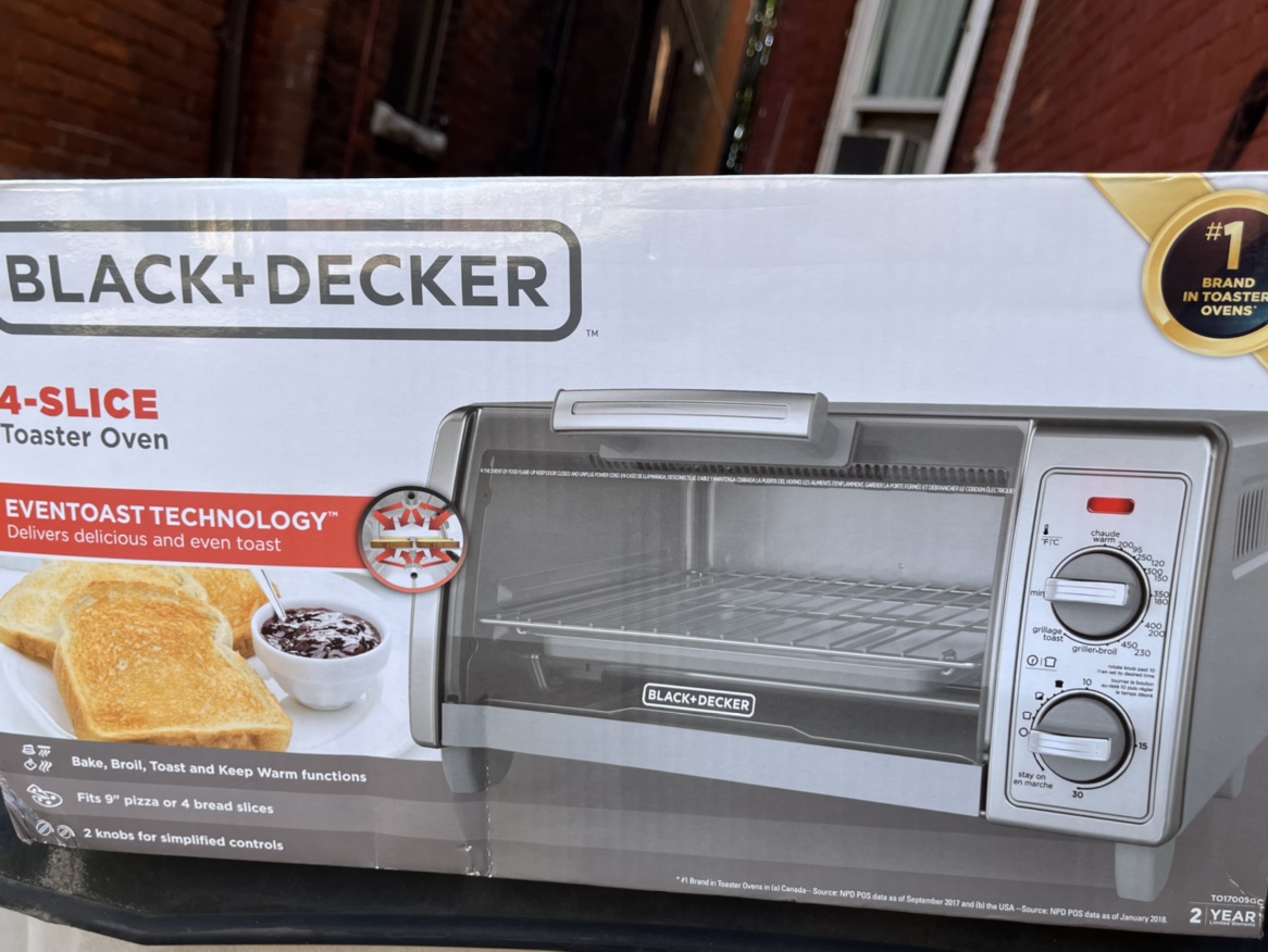 Small Black + Decker 4-Slice Toaster Oven
