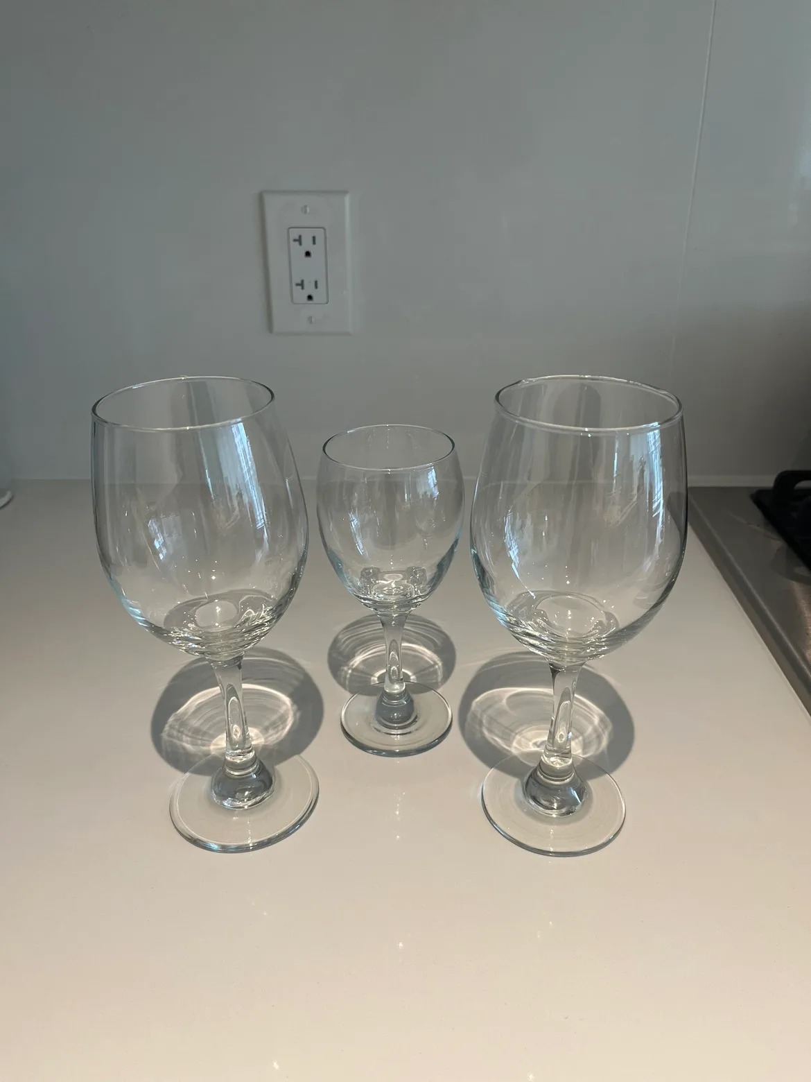 Set of 3 Wine Glasses thumbnail