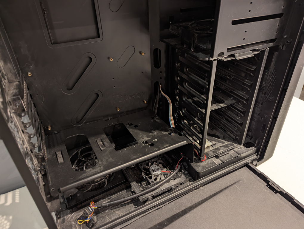 Thermaltake Computer Case - photo 2