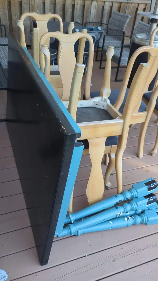 Dining Table and Chairs x 6 #freecycle image indicator(3)