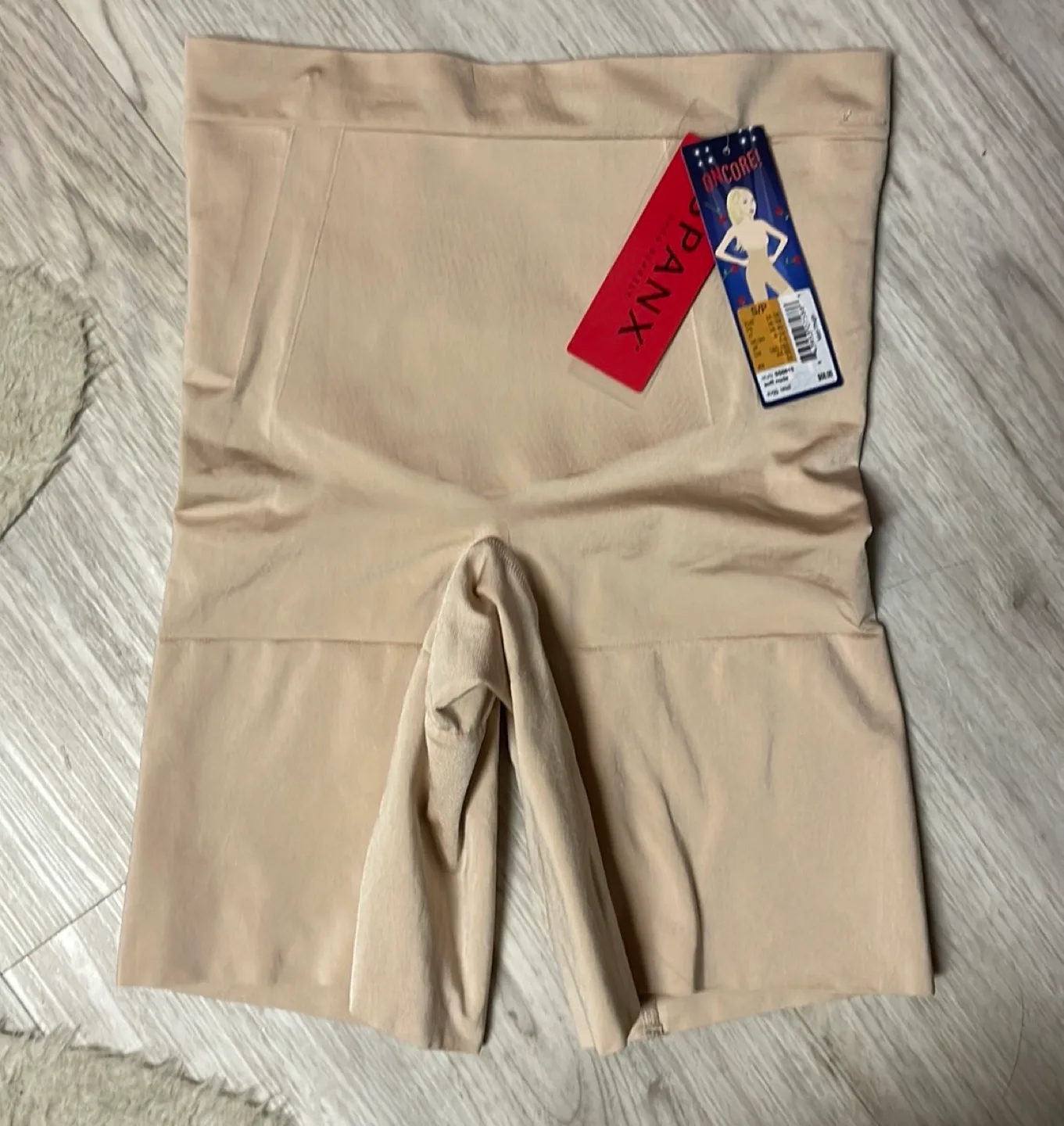 NWT Spanx Size S OnCore High-Waisted Mid-Thigh Short thumbnail