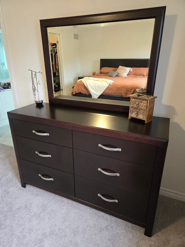 King Sized Bedroom Set image indicator(7)