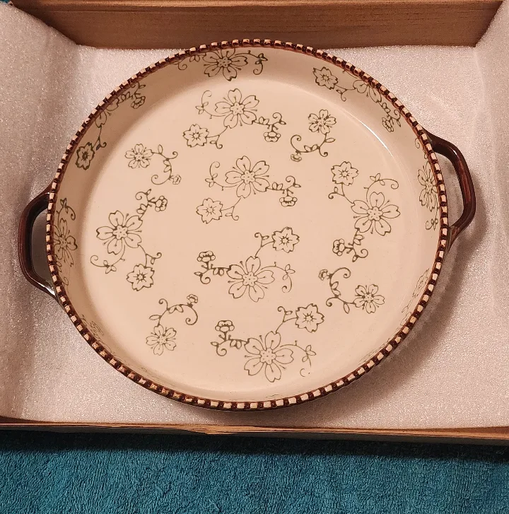 Ceramic Round Casserole Dish BNIB thumbnail