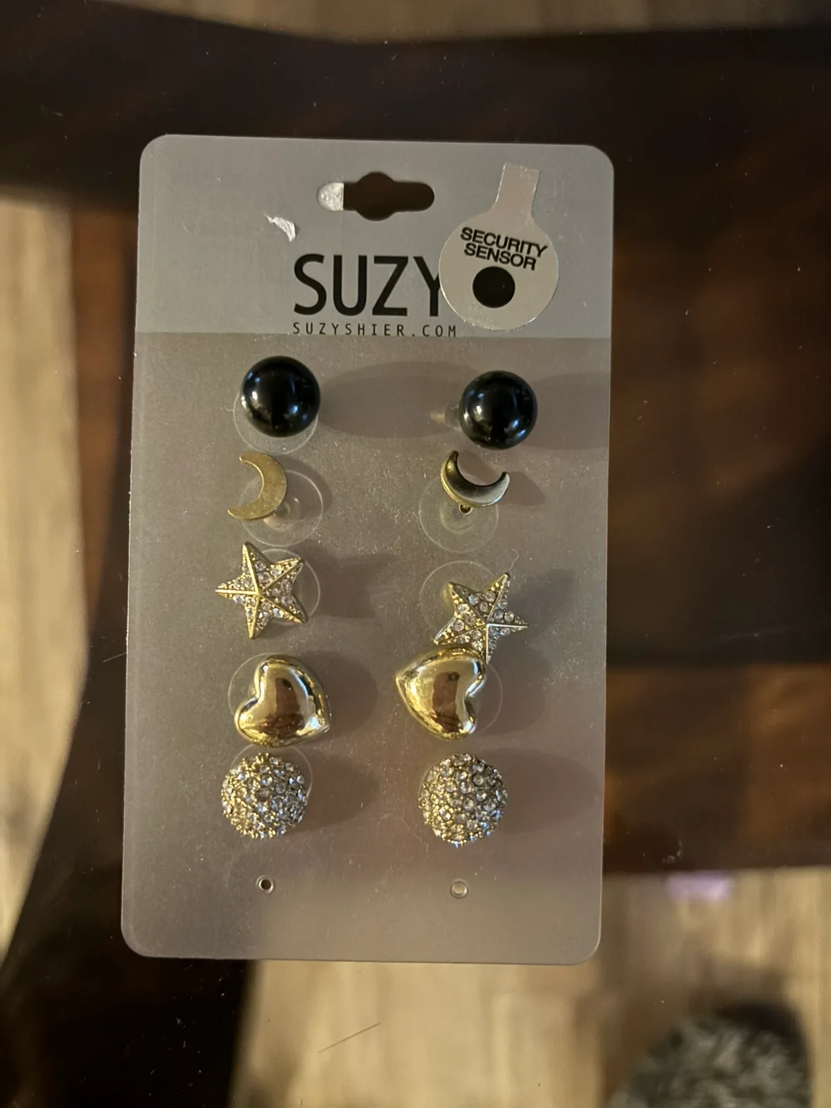 Suzy Shier 5 Pairs of Stud Earrings thumbnail