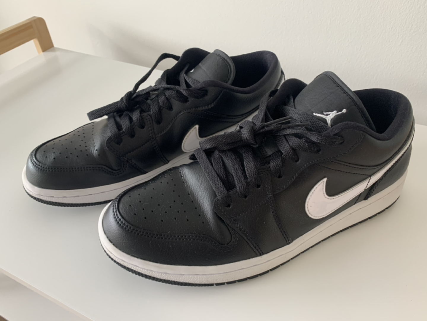 Nike Air Jordan 1 Low (US 11 W, US 9.5 M)