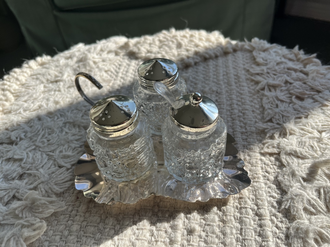 Vintage Salt and Pepper Shakers - photo 3