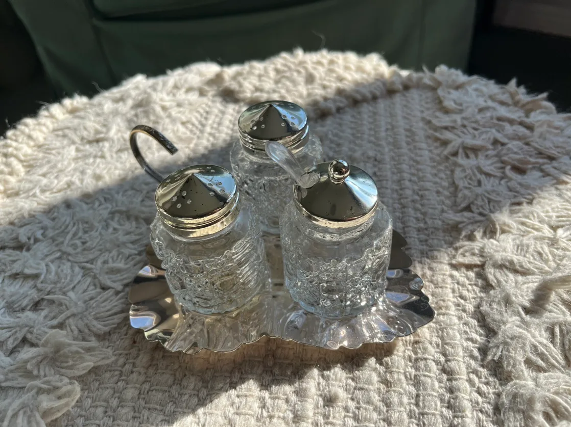 Vintage Salt and Pepper Shakers image indicator(3)
