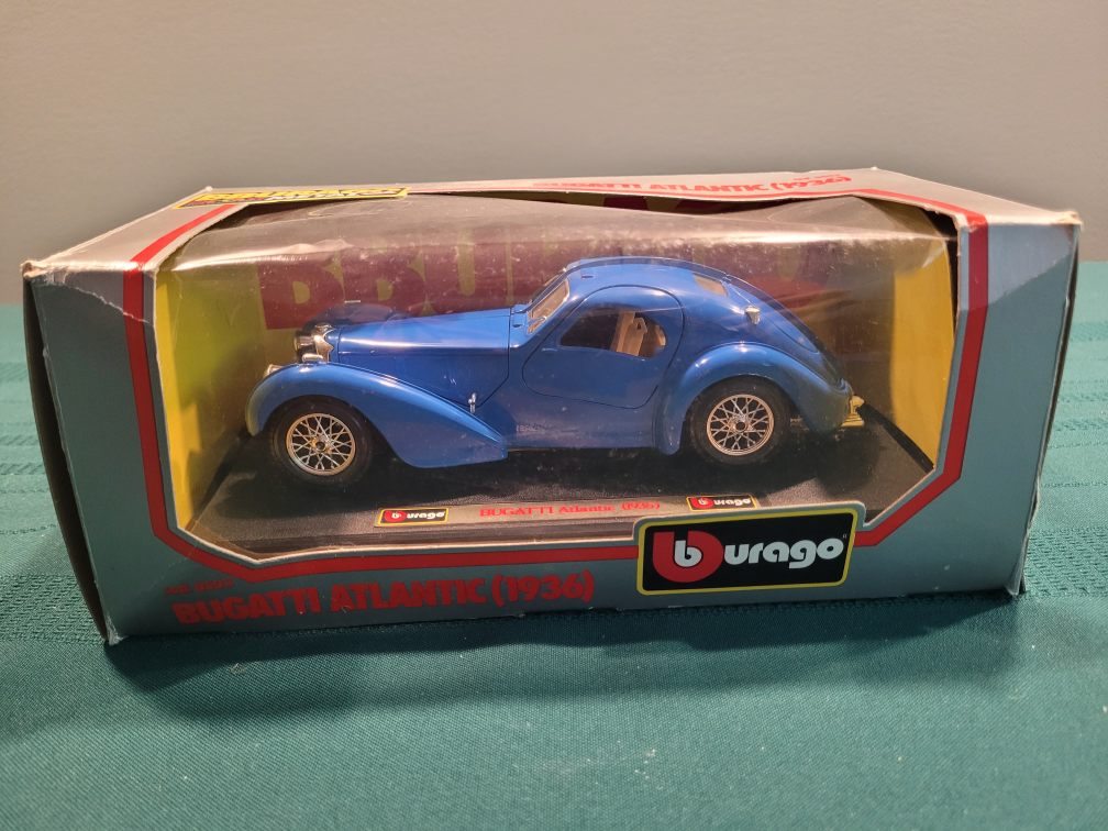 1/24 Scale Bburago Bugatti Atlantic (1936)
