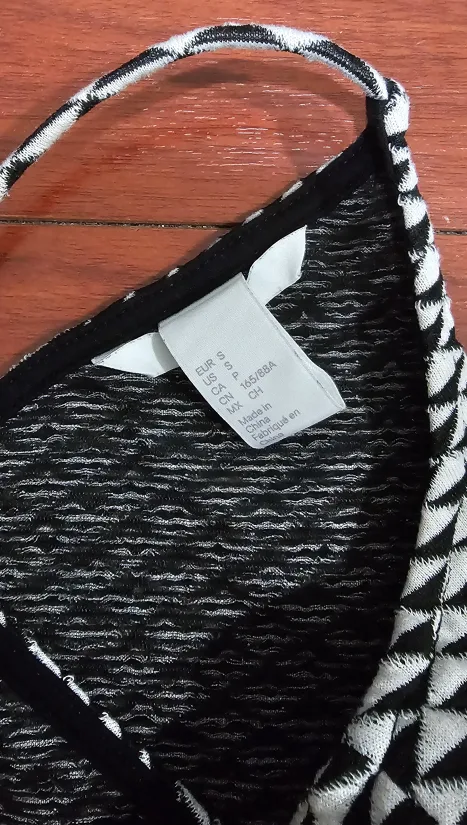 Black and White Geometric Dress image indicator(3)