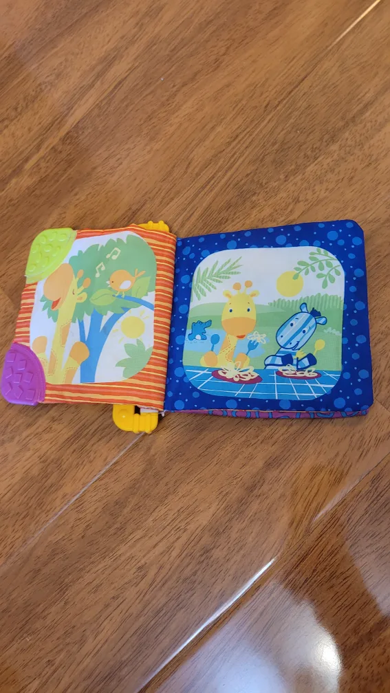 Wheeled Turtle with String & Baby Sensory Book 🧡 image indicator(3)