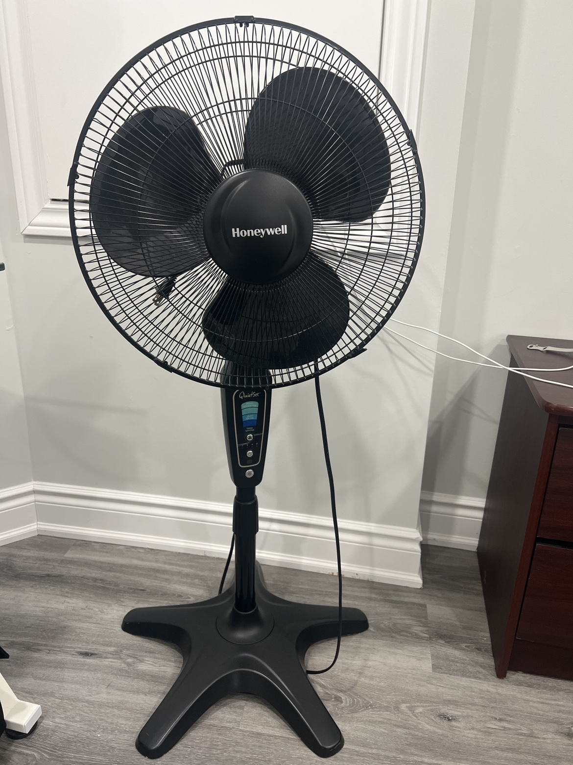 Honeywell Stand Fan with remote