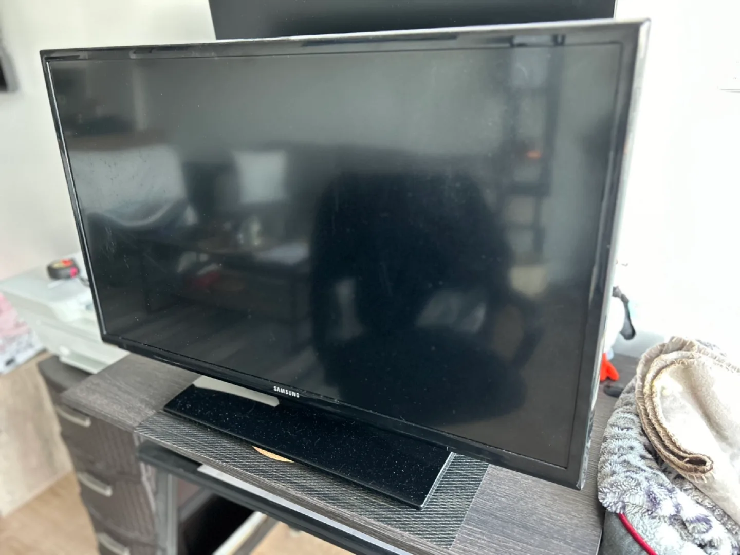 38” Samsung TV thumbnail