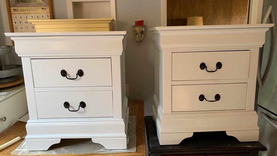 Pair of Nightstands🕊️🕊️🦋