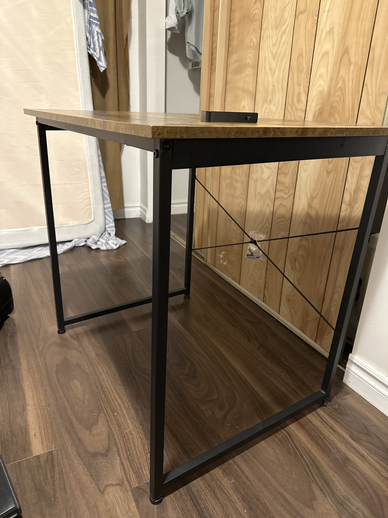 Table / Desk - photo 2