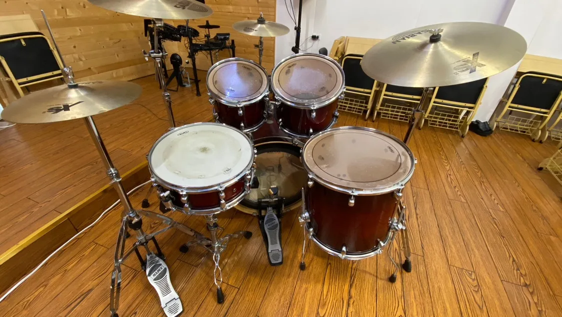 Drum Set with Cymbals thumbnail
