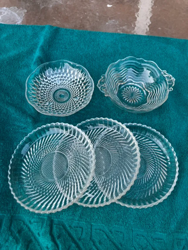 Vintage Glassware Set thumbnail