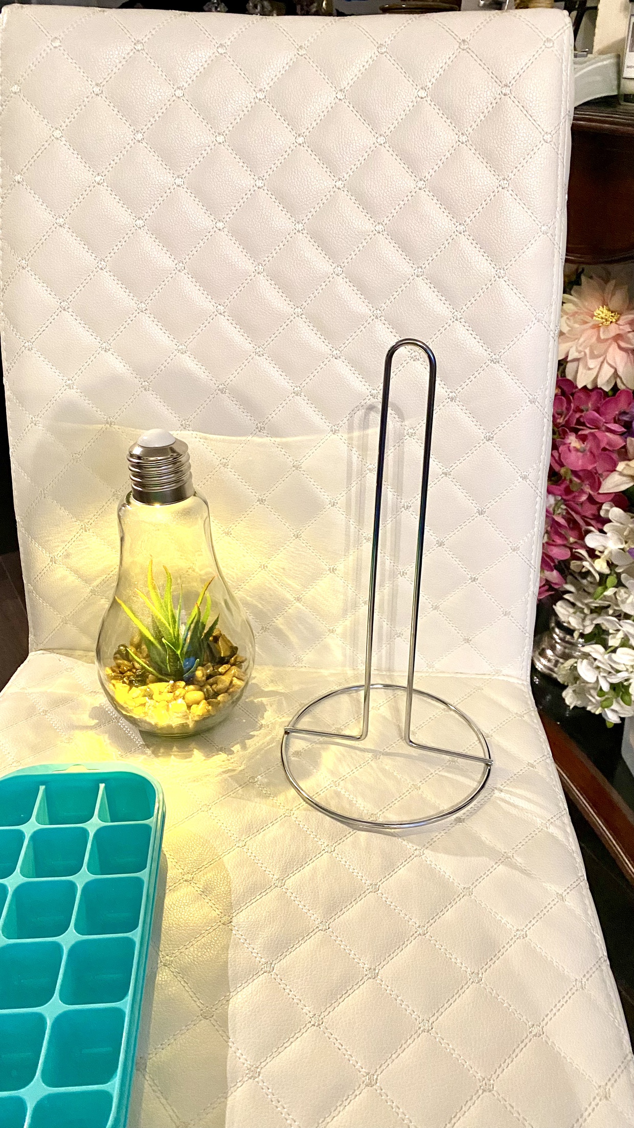 Ice Cube Trays + decor lamp + paper towel holder #freecycle - photo 3