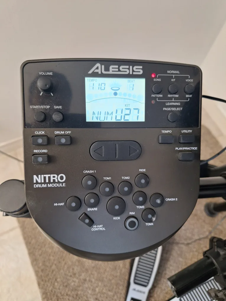Alesis Nitro Mesh Electronic Drum Set thumbnail
