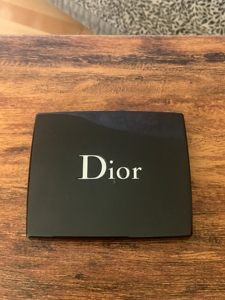 Dior eyeshadow palette image indicator(3)